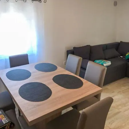 Milan Apartman Vir